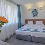 Zonya 3*