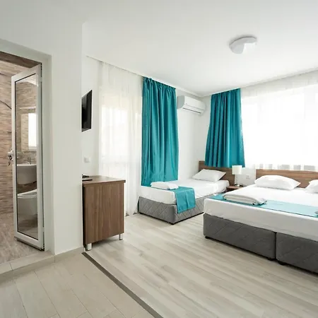 Zonya 3* ساني بيتش